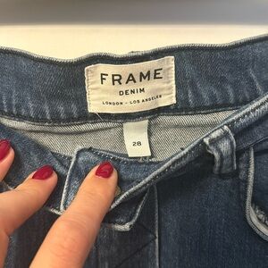 Frame button denim skirt!